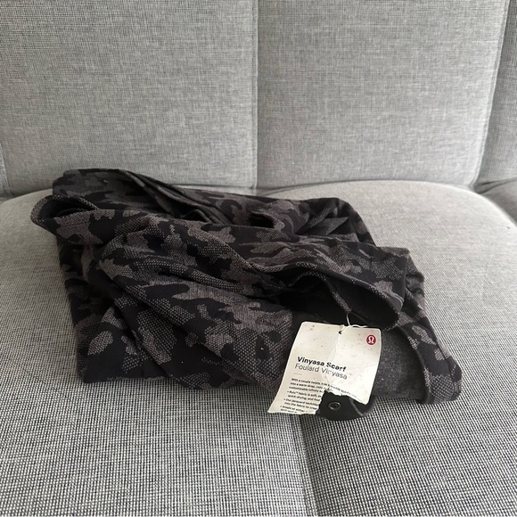 Lululemon Lightweight Vinyasa Scarf Wrap Camo Black Gray One Size Versatile - Picture 3 of 5